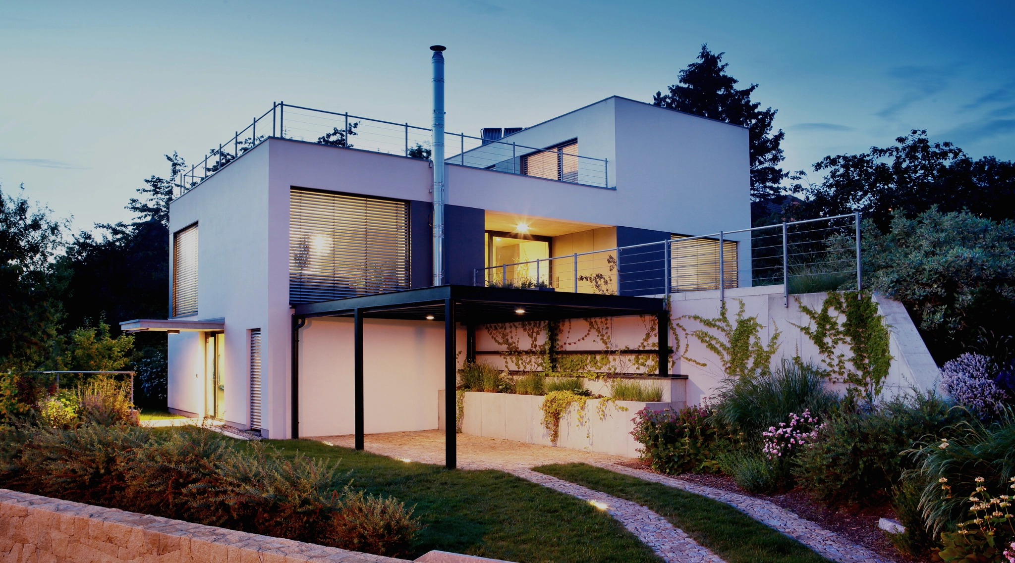 Maison depuis l'extérieur durant la nuit